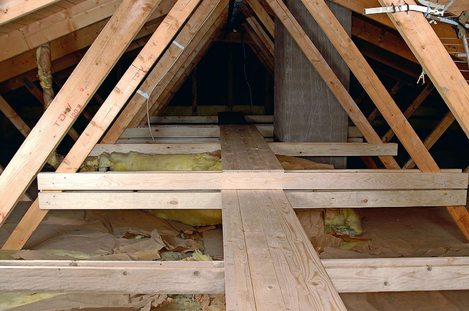 Åpen himling: Åpne tak til loft Åpen himling: Åpne tak til loft